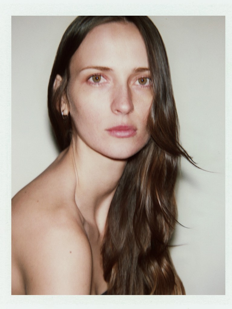 Brasileira estrela nova campanha mundial da Chanel!