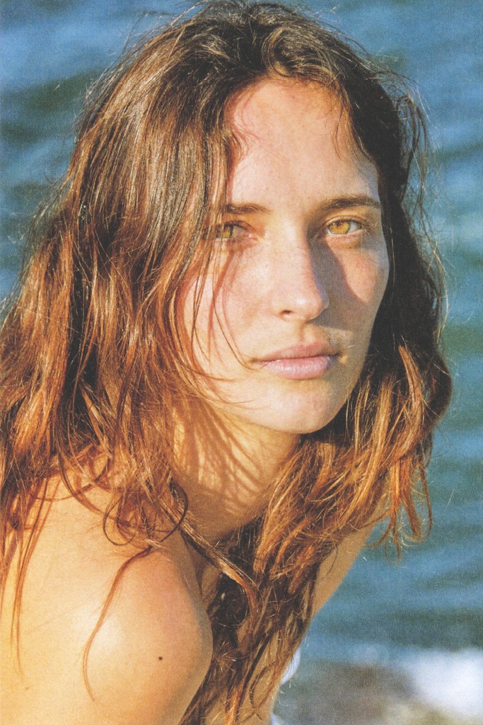 Brasileira estrela nova campanha mundial da Chanel!