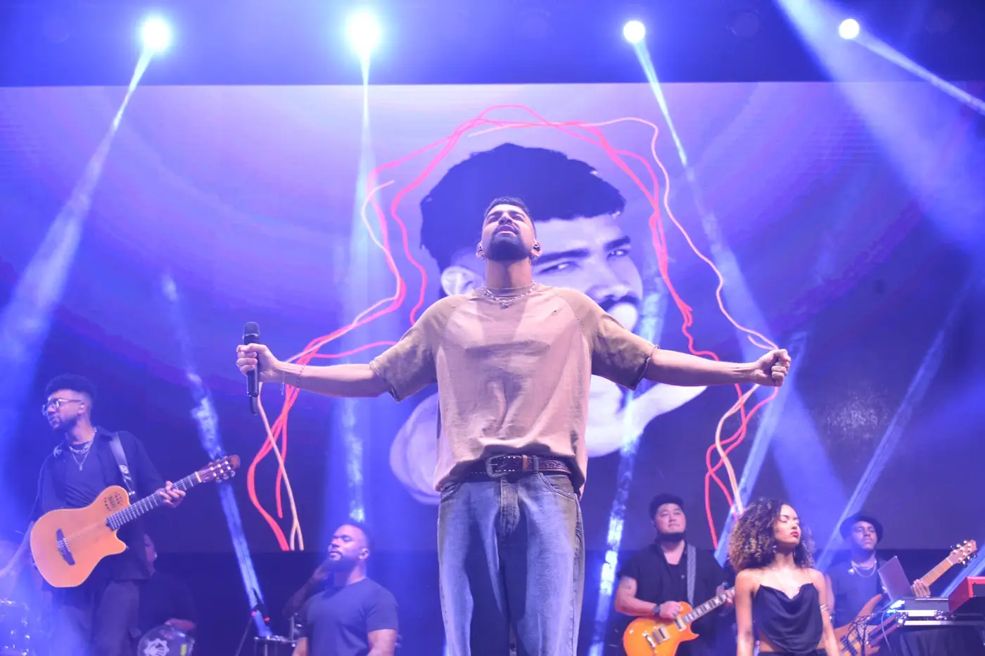 Di Ferrero e Dilsinho levantam o público na segunda noite do Festival Equinócio das Águas, em Macapá