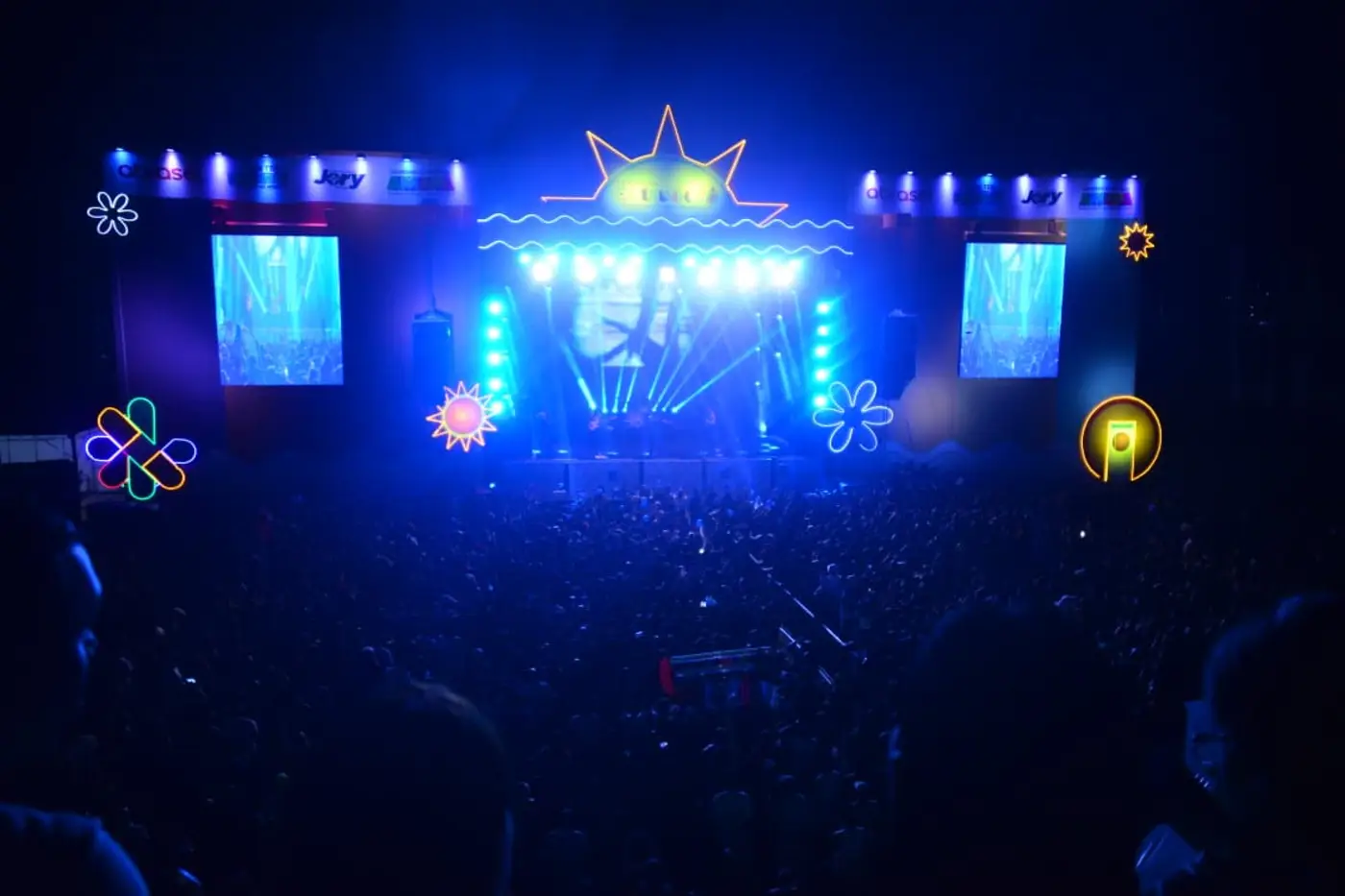Di Ferrero e Dilsinho levantam o público na segunda noite do Festival Equinócio das Águas, em Macapá