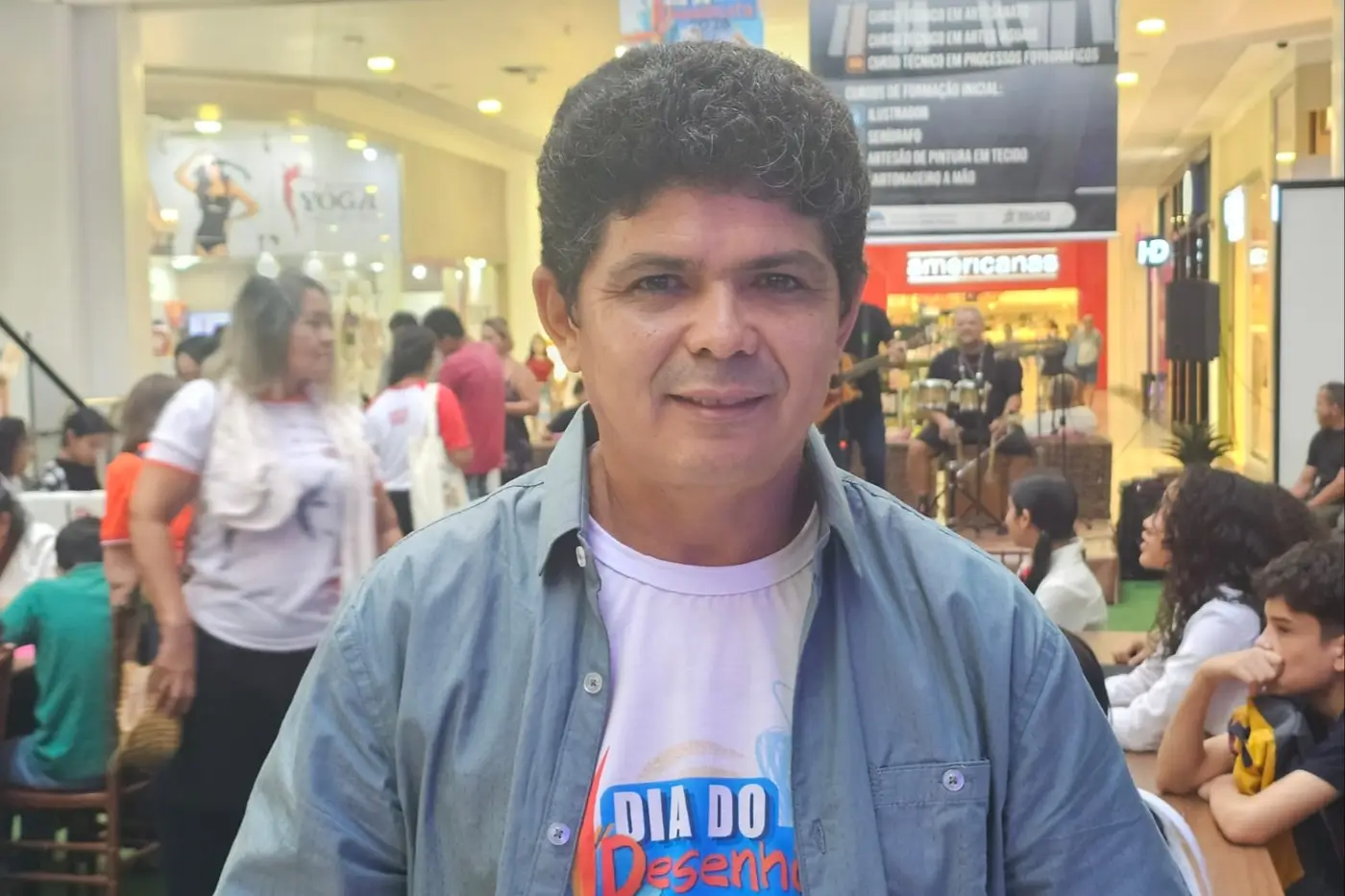 "Dia do Desenhista" reúne artistas e público em programação cultural no Macapá Shopping