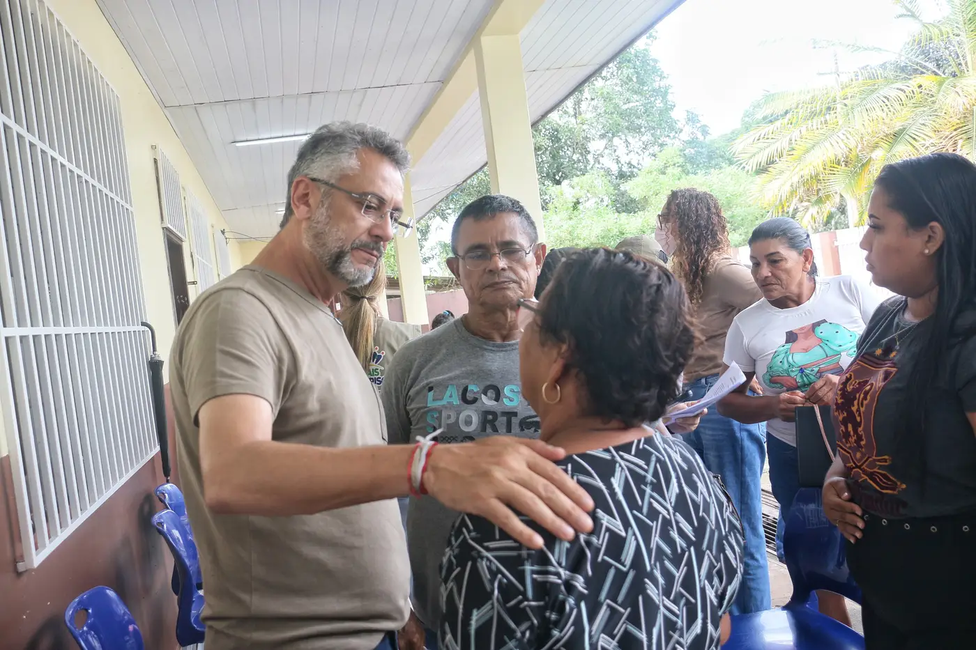 Governador Clécio acompanha mega ação do programa Mais Sorriso no distrito do Pacuí, em Macapá
