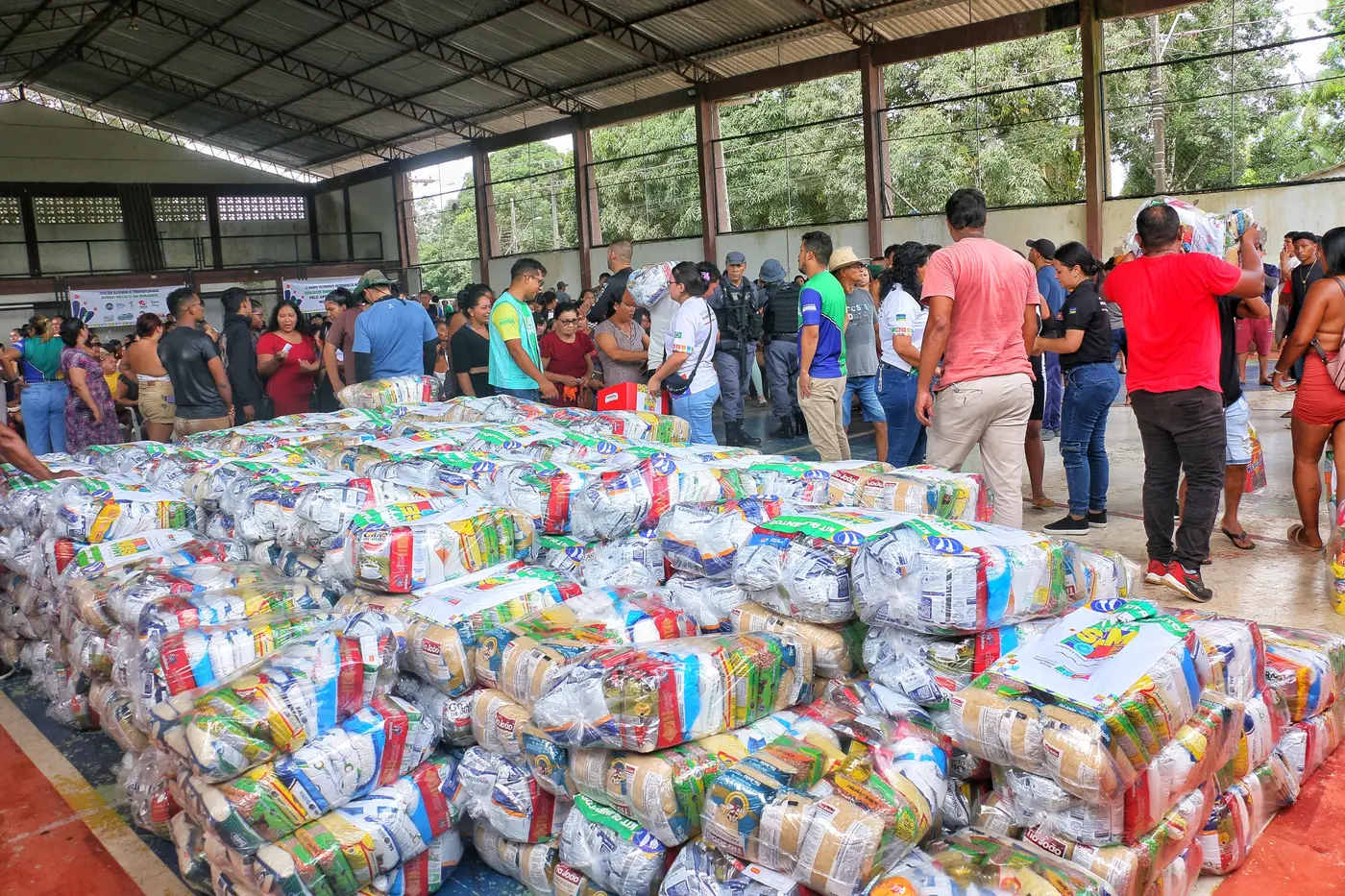 Governador Clécio acompanha mega ação do programa Mais Sorriso no distrito do Pacuí, em Macapá