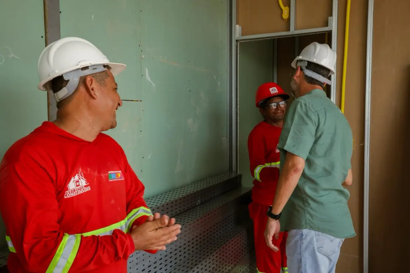 Governador Clécio vistoria obras da nova UPA da Zona Oeste de Macapá