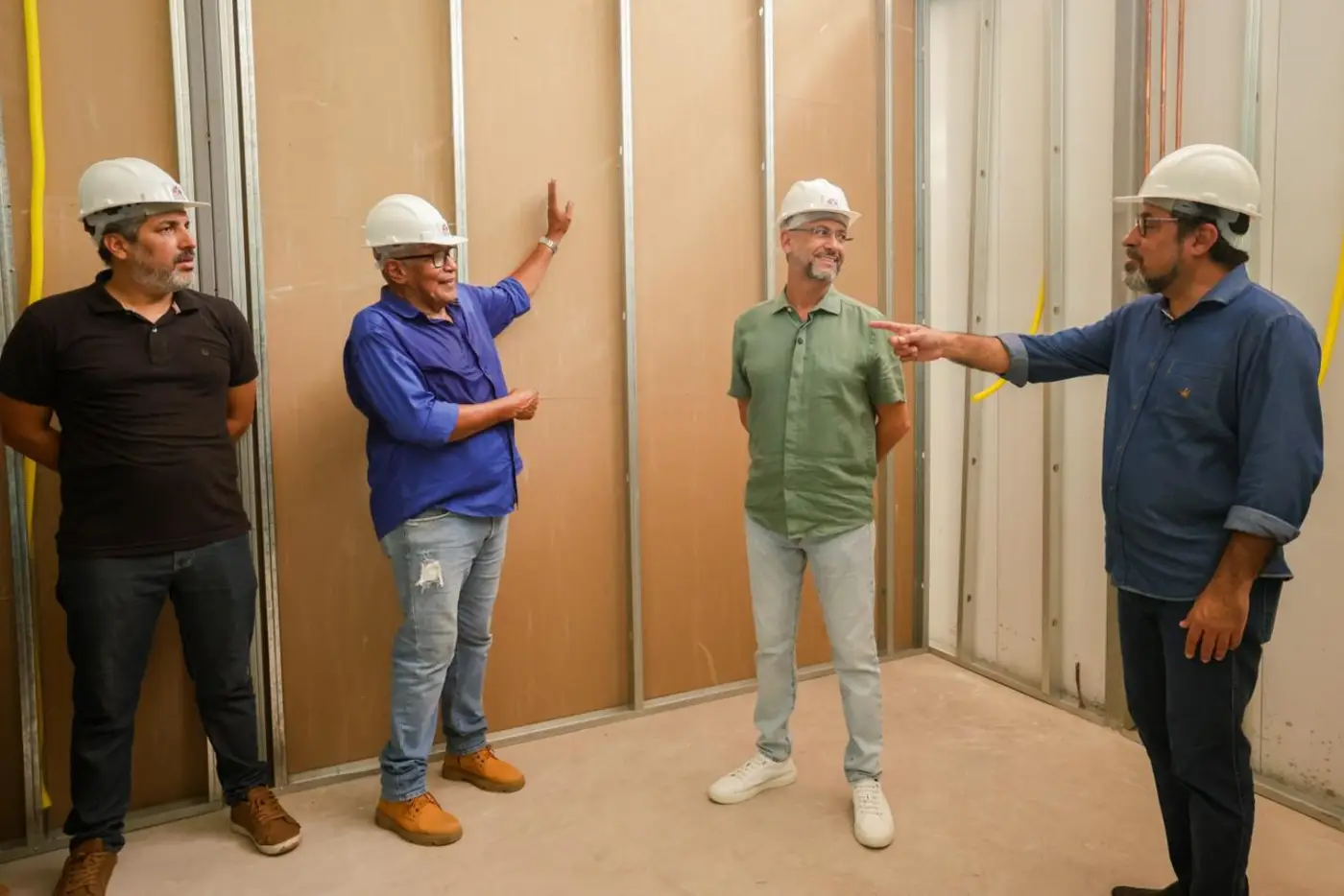 Governador Clécio vistoria obras da nova UPA da Zona Oeste de Macapá