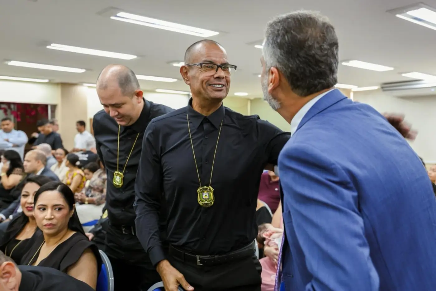 "Entram com espírito público de levar justiça para quem precisa", enfatiza governador Clécio ao nomear novos policiais civis do Amapá