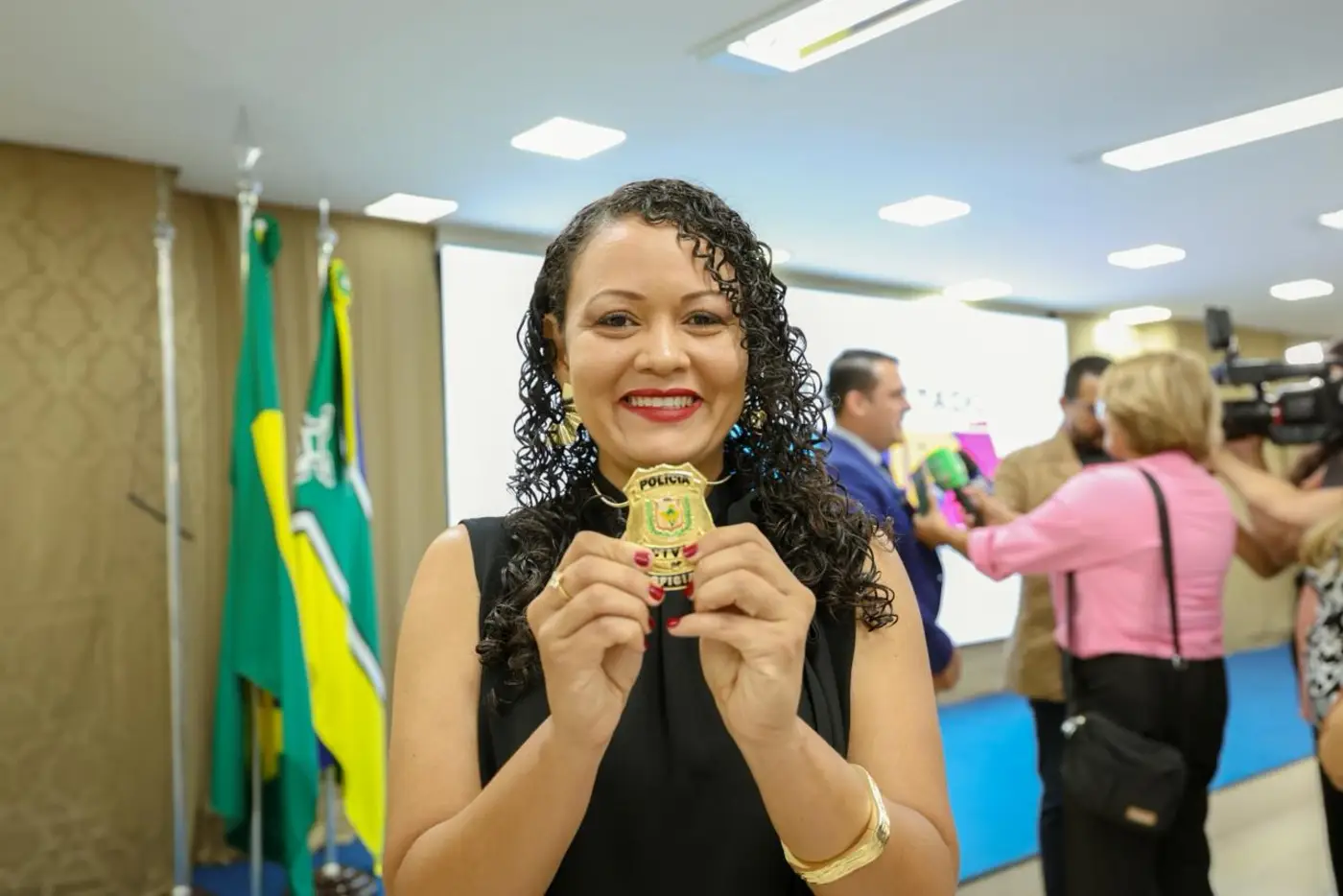 "Entram com espírito público de levar justiça para quem precisa", enfatiza governador Clécio ao nomear novos policiais civis do Amapá