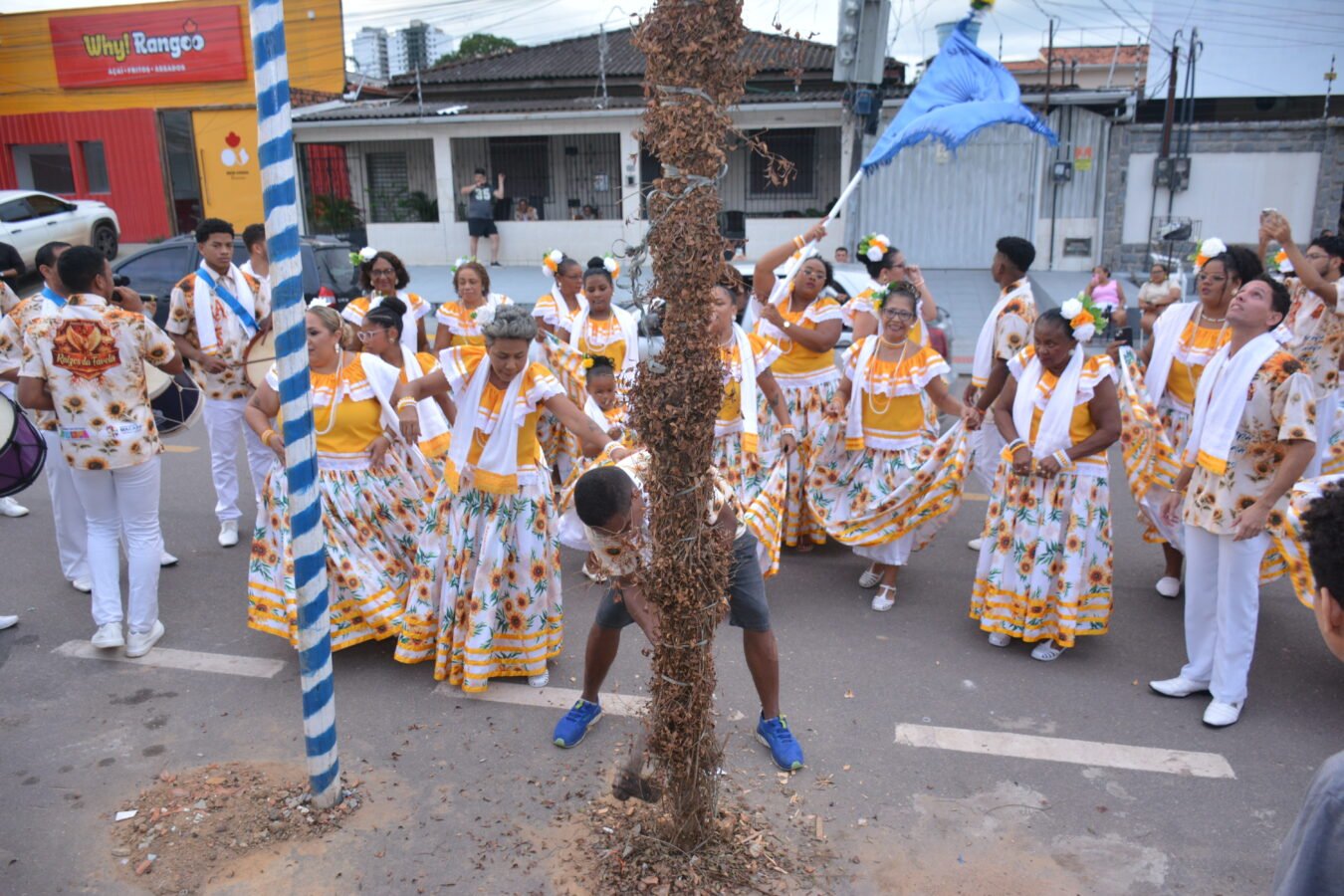 Derrubada dos mastros no “Domingo do Senhor” marca o encerramento do Ciclo do Marabaixo 2026, em Macapá