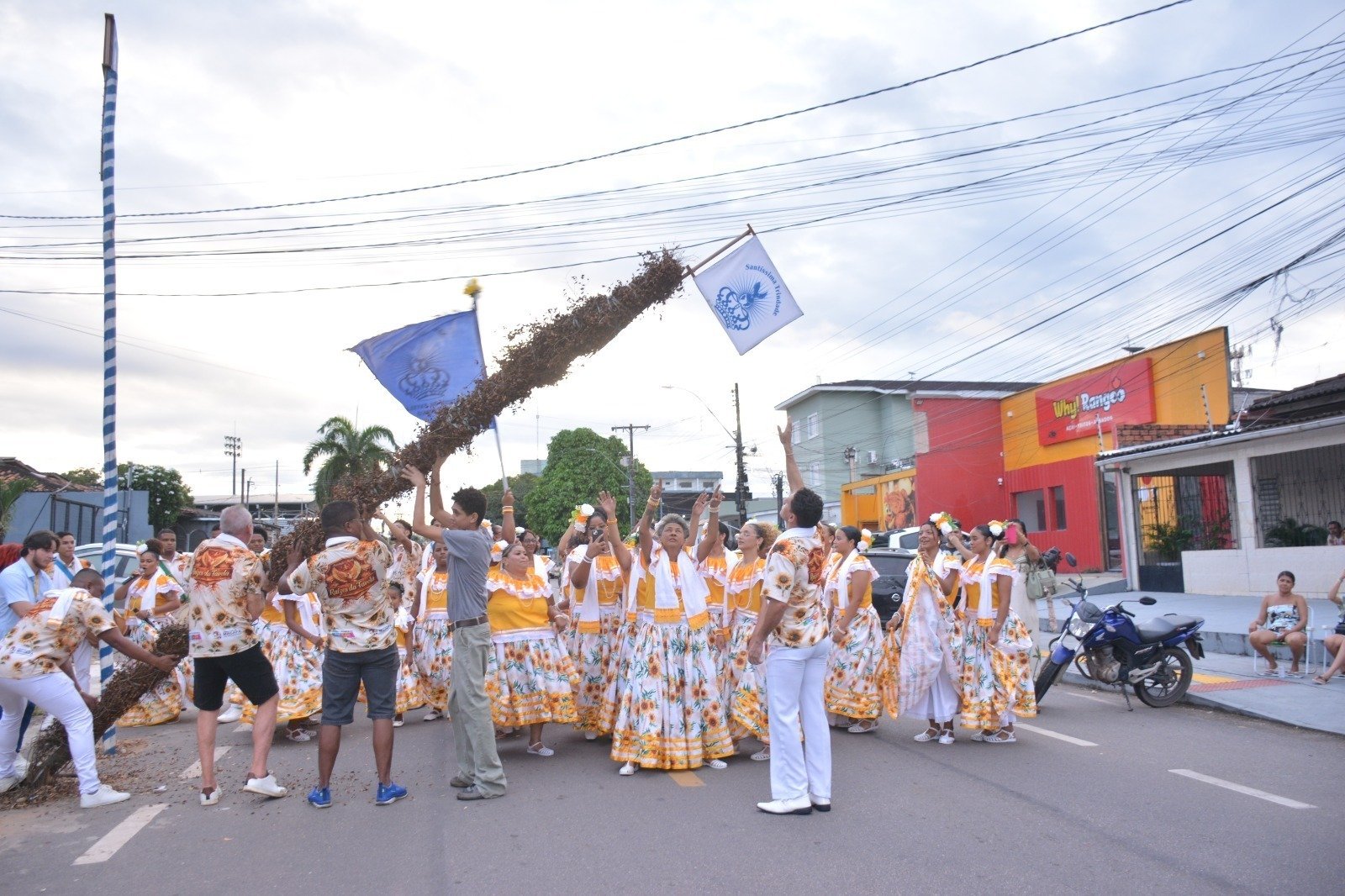 Derrubada dos mastros no “Domingo do Senhor” marca o encerramento do Ciclo do Marabaixo 2026, em Macapá