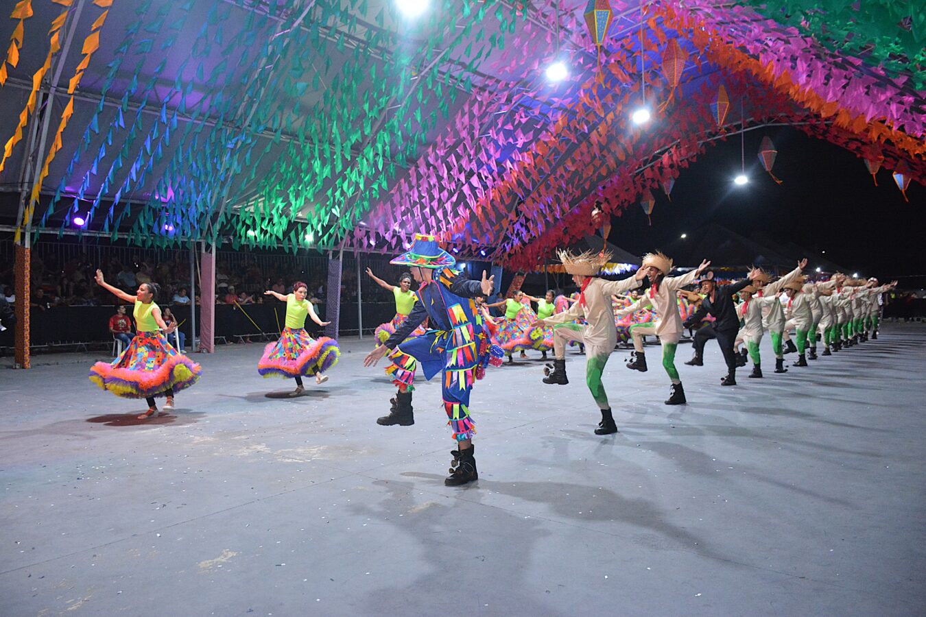 Últimas apresentações transformam a primeira noite do V Arraiá da Prefeitura de Macapá em um grande espetáculo e prendeu a atenção do público até o fim