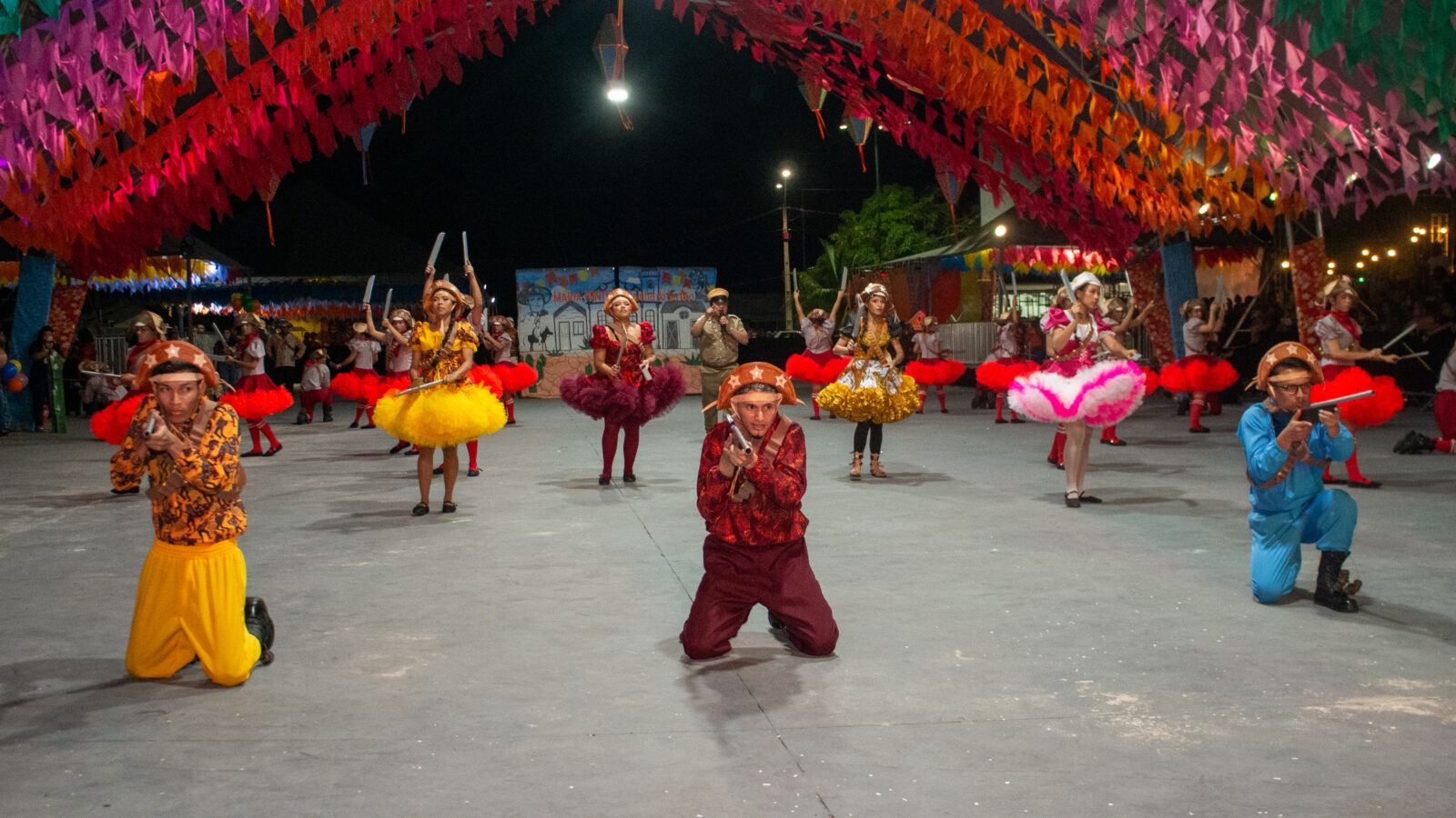 Animação das quadrilhas tradicionais marcam a primeira noite da Quadra Junina de Macapá