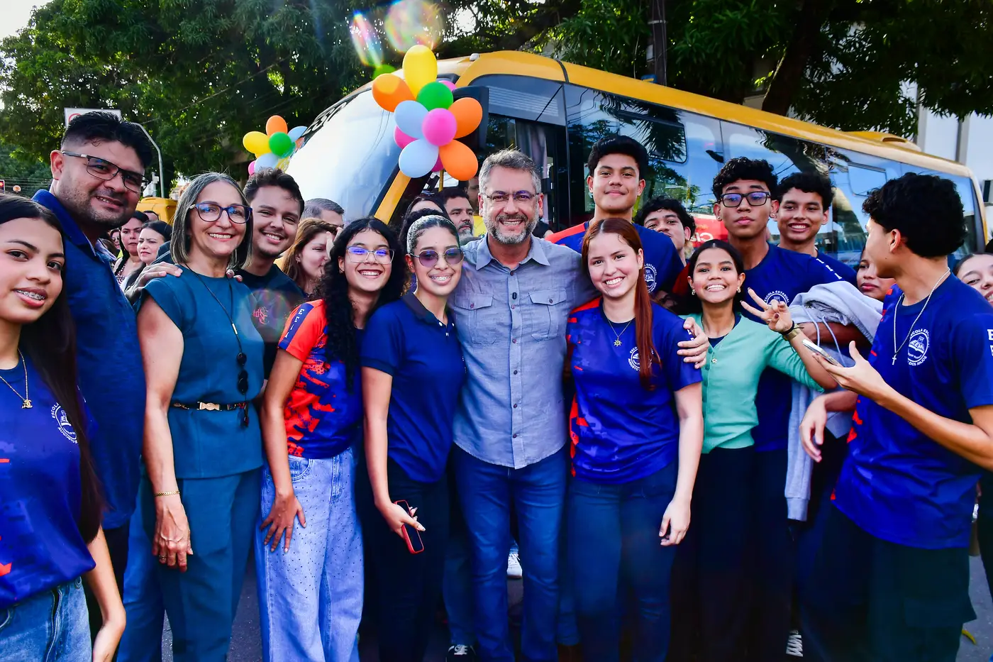 Governador Clécio amplia frota escolar e reforça acesso à educação com entrega de 10 novos microônibus no Amapá