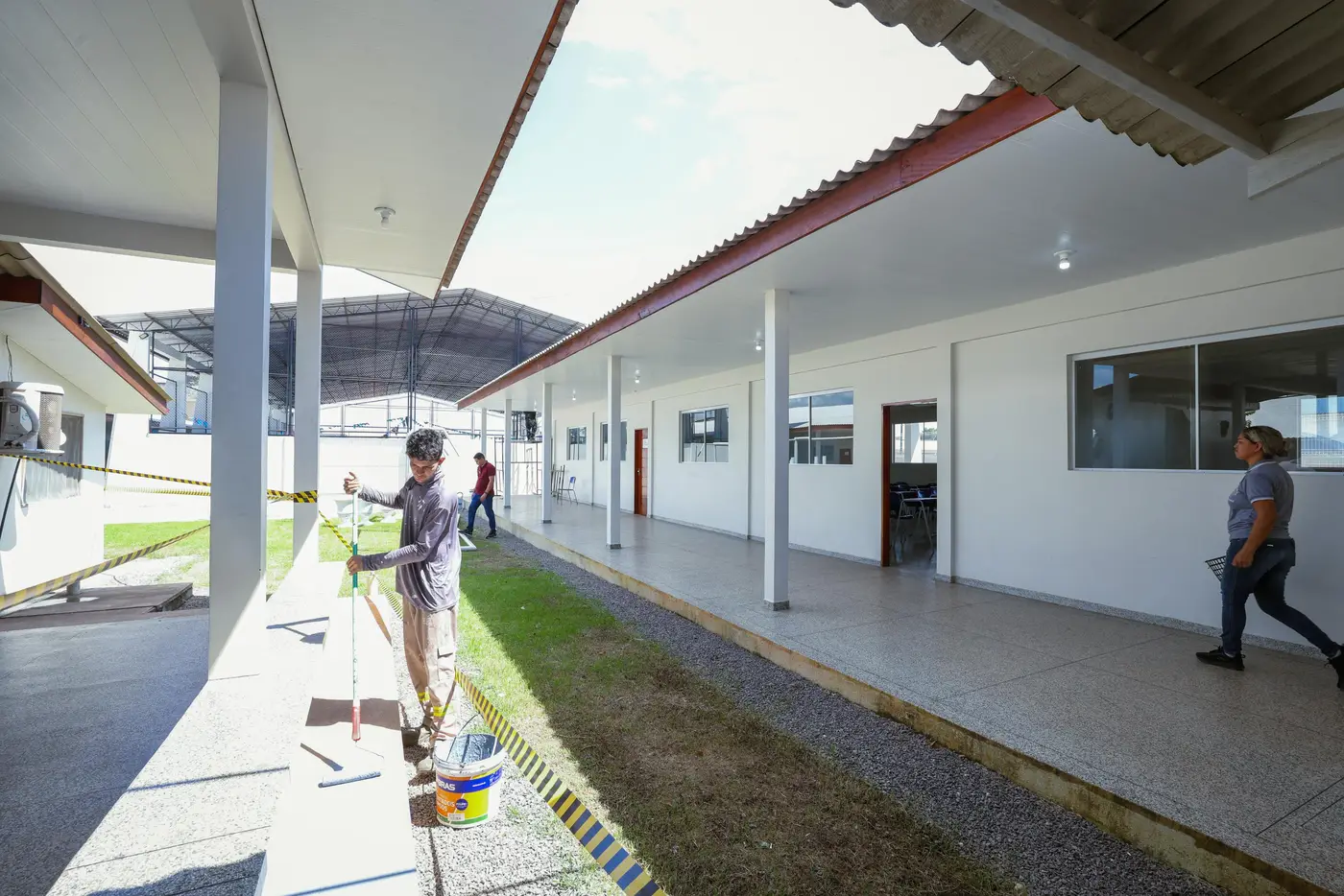 Governador Clécio vistoria ajustes finais da reconstrução da Escola Estadual Lauro Chaves, na Zona Sul de Macapá