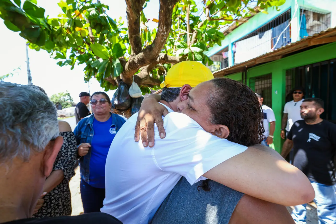 Governador Clécio acompanha avanço da pavimentação que leva mais de 6 quilômetros de asfalto ao bairro Novo Buritizal, na Zona Sul de Macapá