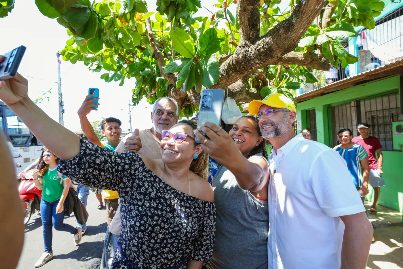 Governador Clécio acompanha avanço da pavimentação que leva mais de 6 quilômetros de asfalto ao bairro Novo Buritizal, na Zona Sul de Macapá