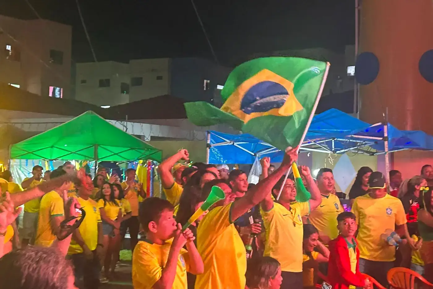 Governo do Amapá mantém telões em oito habitacionais de Macapá para transmissão do segundo jogo do Brasil na Copa
