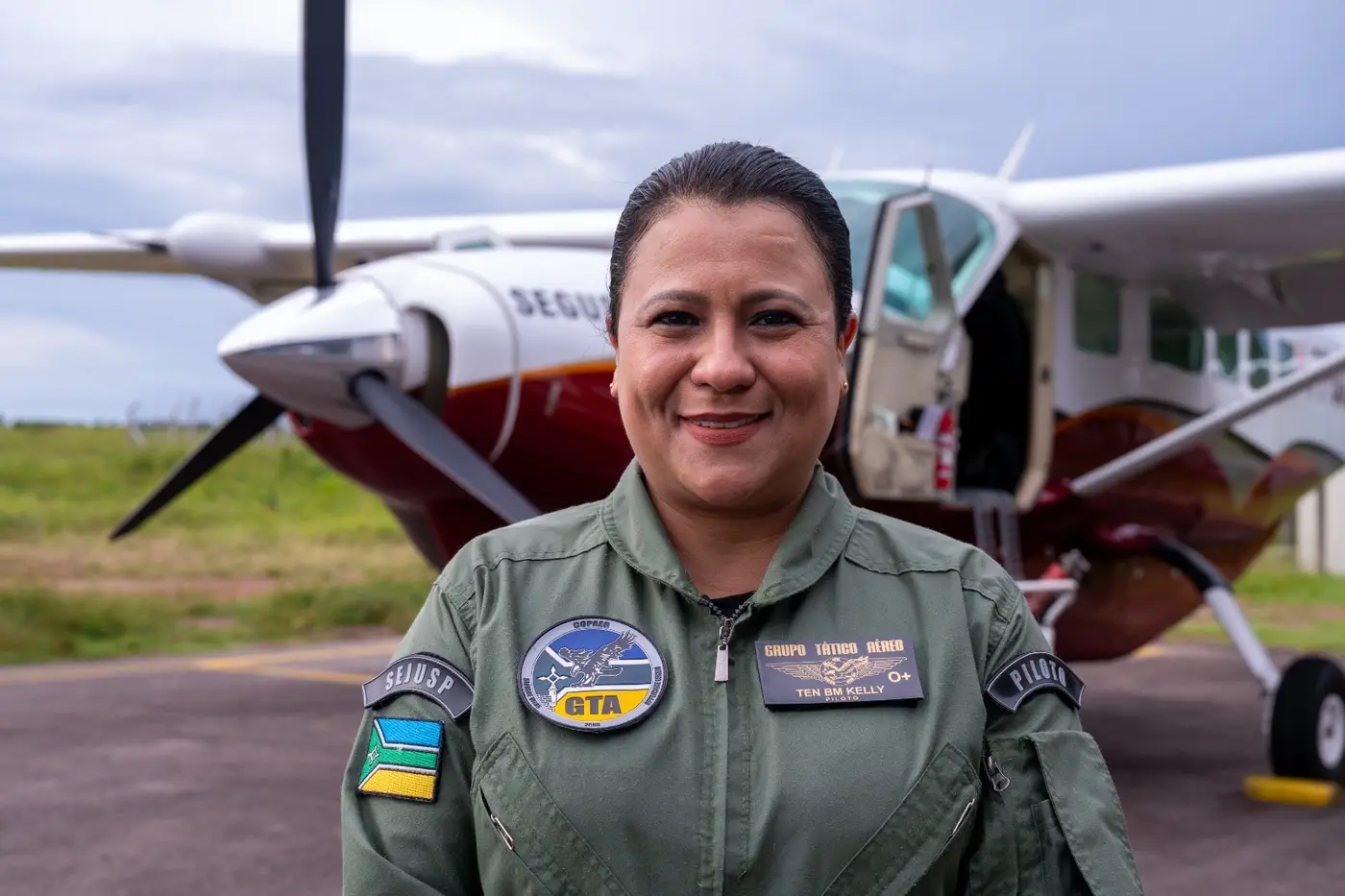 "Quero inspirar meninas a sonhar com voos mais altos", diz primeira mulher piloto de avião da Segurança Pública do Amapá
