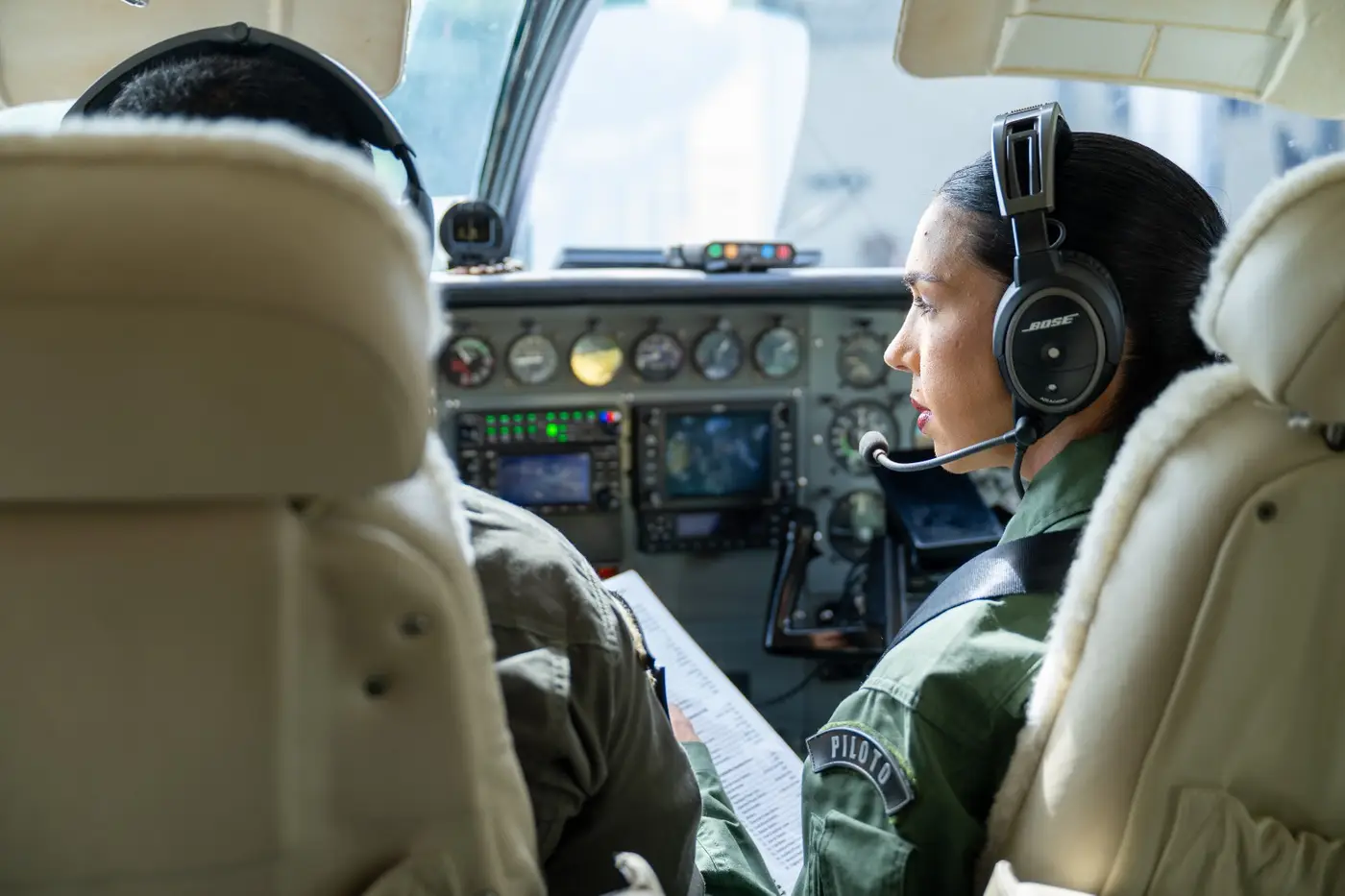 "Quero inspirar meninas a sonhar com voos mais altos", diz primeira mulher piloto de avião da Segurança Pública do Amapá