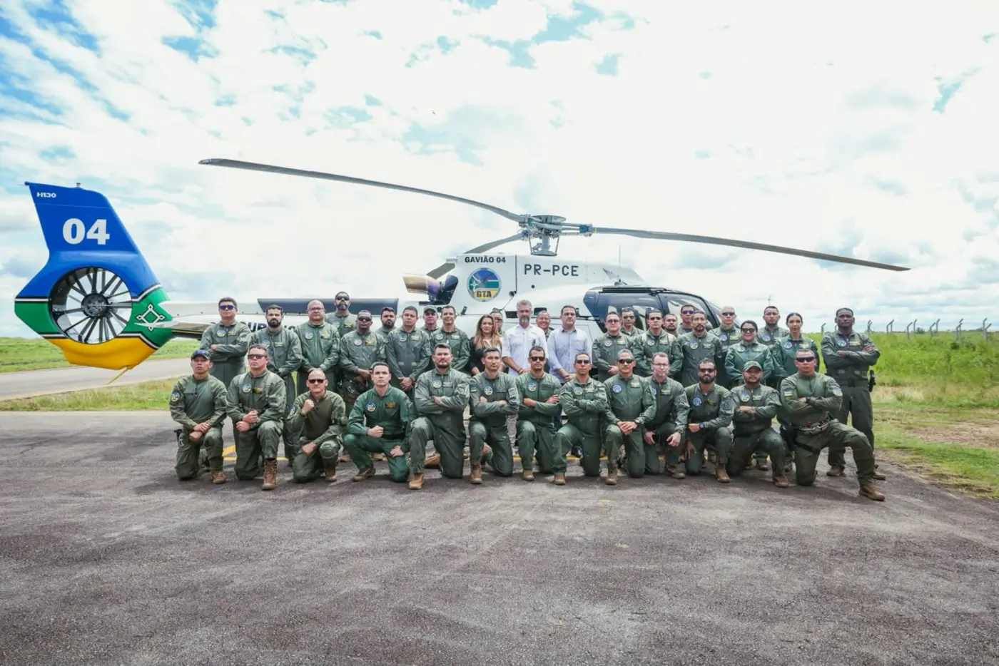 Governador Clécio acompanha chegada do helicóptero que será UTI aérea do GTA no Amapá: "resgate especializado para salvar vidas"