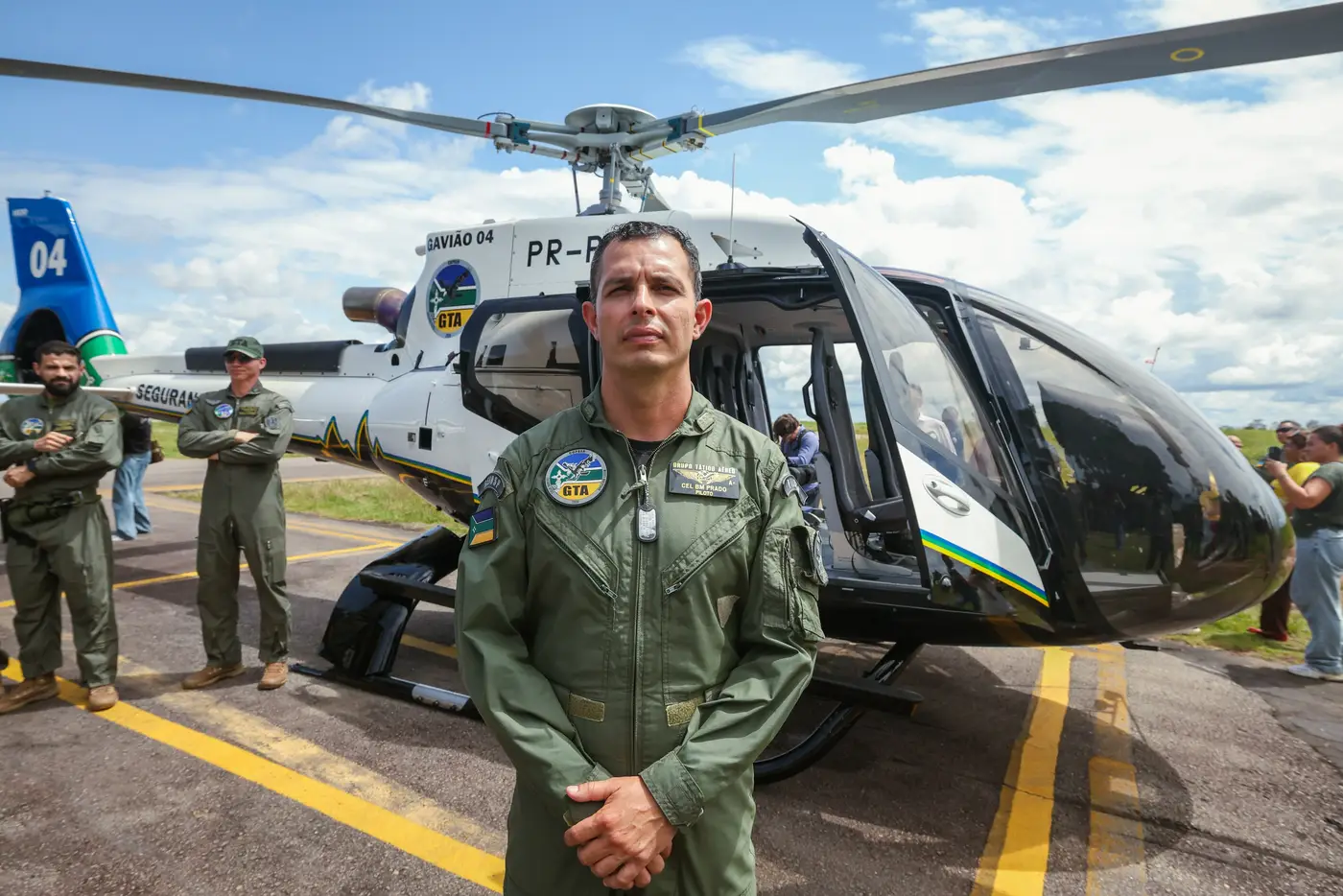 Governador Clécio acompanha chegada do helicóptero que será UTI aérea do GTA no Amapá: "resgate especializado para salvar vidas"