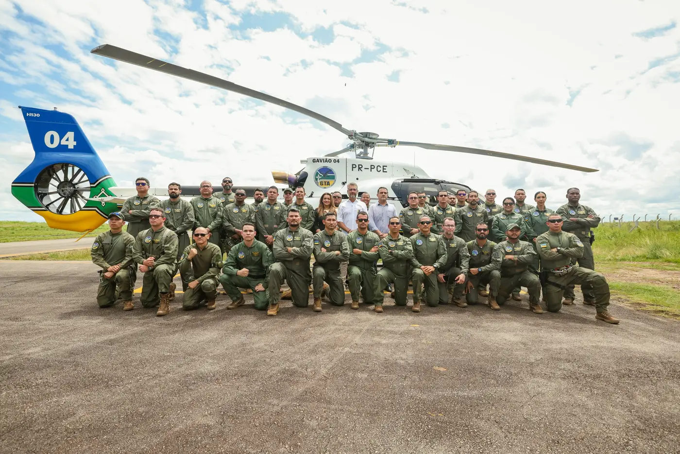 Governador Clécio acompanha chegada do helicóptero que será UTI aérea do GTA no Amapá: "resgate especializado para salvar vidas"