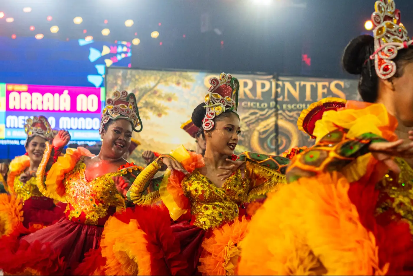 Entre serpentes, urnas encantadas e sangue nas veias, quadrilhas emocionam na 4ª noite do Arraiá do Povo 2026