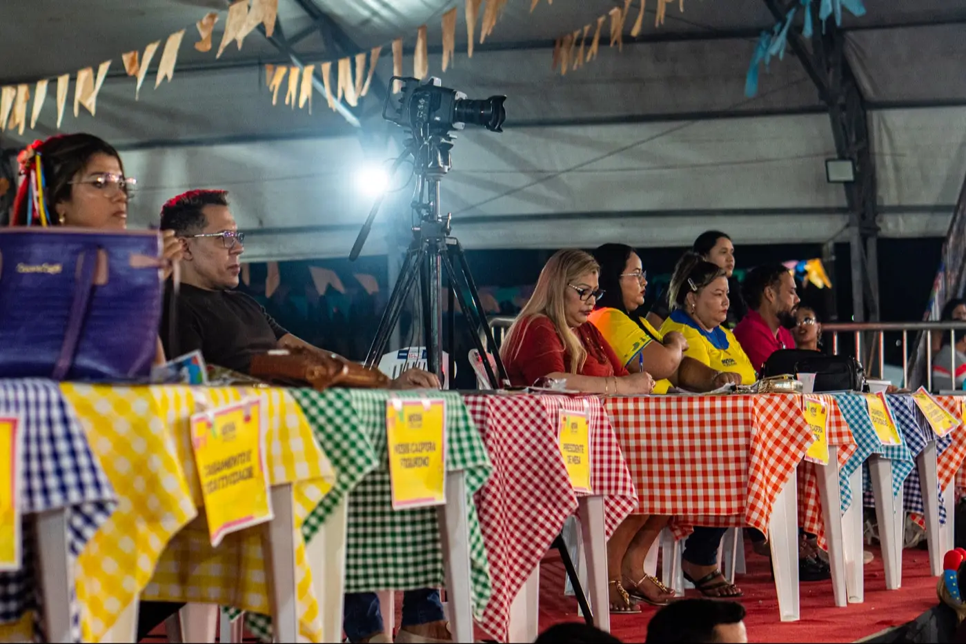 Entre serpentes, urnas encantadas e sangue nas veias, quadrilhas emocionam na 4ª noite do Arraiá do Povo 2026