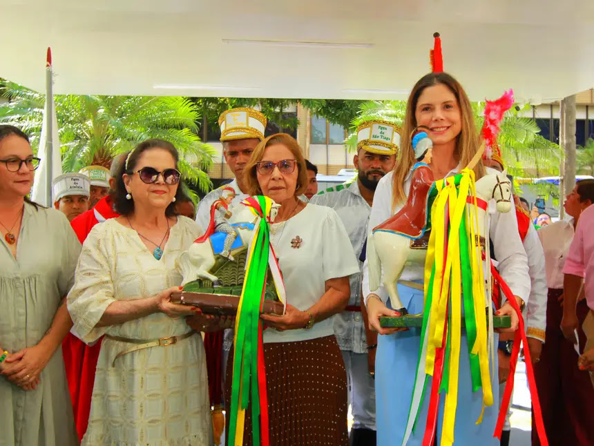 Palácio do Setentrião recebe visita das imagens peregrinas de São Tiago e São Jorge, em Macapá