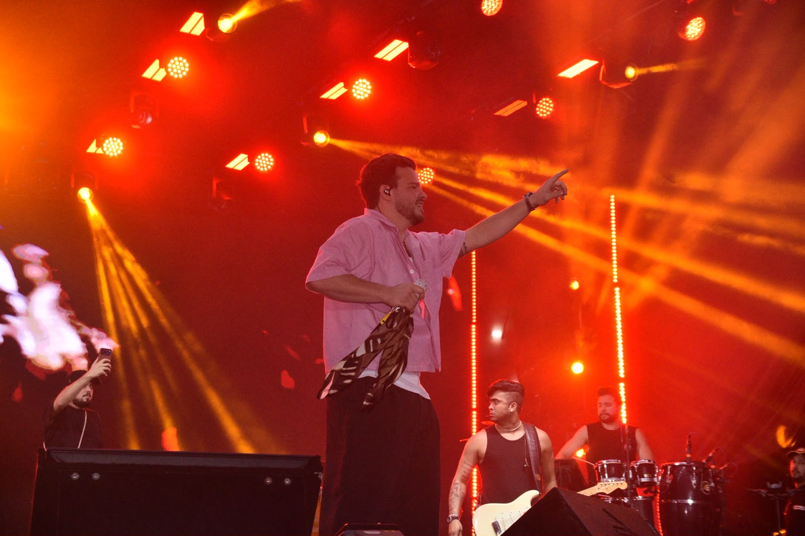 Seresta e forró embalam multidão na Praça Jacy Barata com shows de Jú Marques e Matheus Fernandes no Macapá Verão 2026