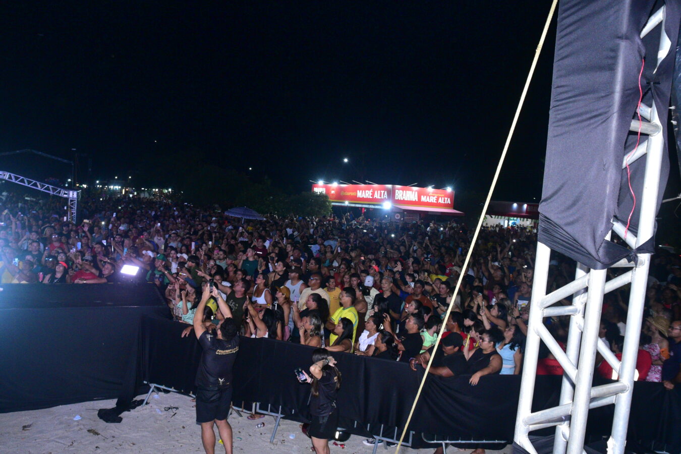 Wanderley Andrade leva multidão á Fazendinha encerra noite histórica do Macapá Verão 2026