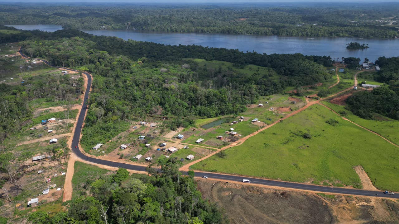 Governo do Amapá conclui pavimentação asfáltica de 5 quilômetros que dão acesso à Vila Vitória, em Oiapoque