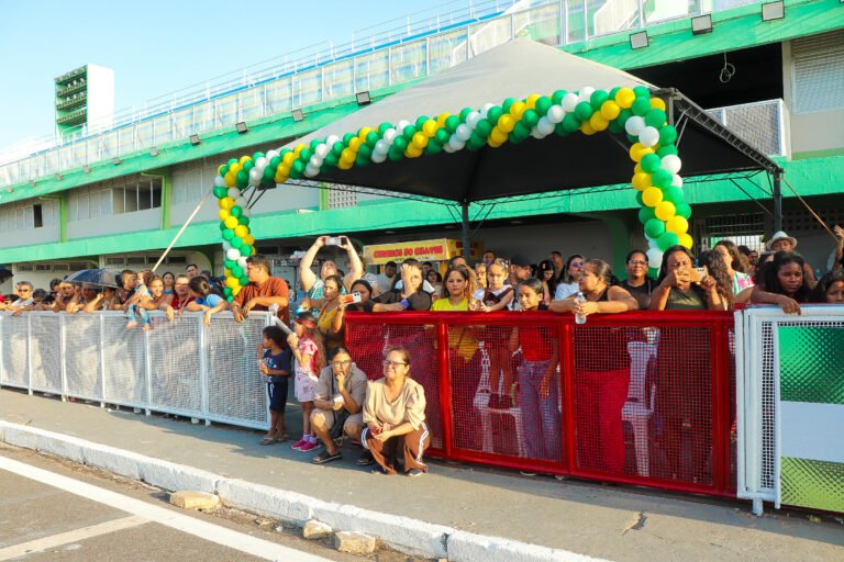 Desfile cívico Municipal destaca educação, diversidade e união no Sambódromo de Macapá