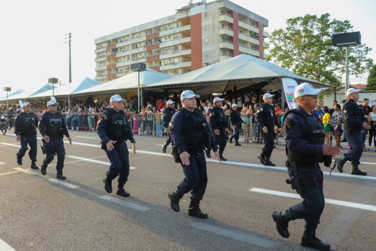 Desfile cívico Municipal destaca educação, diversidade e união no Sambódromo de Macapá