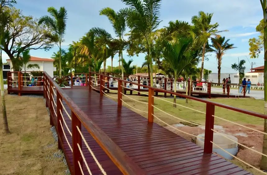 Praça do Parque Tecnológico entregue pelo Governo do Estado amplia opções de turismo e lazer na orla de Macapá