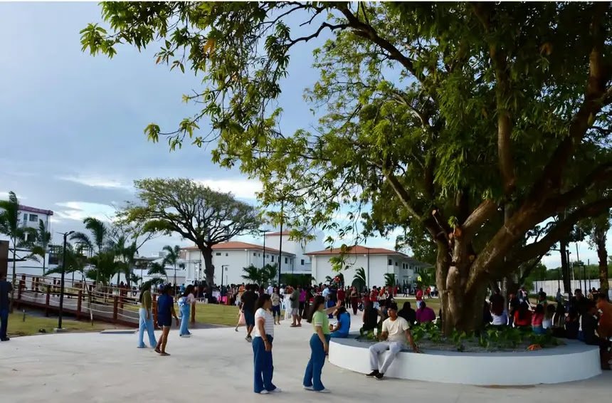 Praça do Parque Tecnológico entregue pelo Governo do Estado amplia opções de turismo e lazer na orla de Macapá