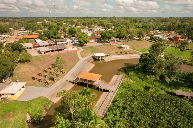 O Eco dos Tambores e a Cidadela da Alma: Uma Jornada em Mazagão Velho