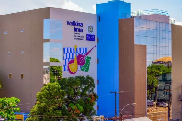 No Hall da Walkíria Lima: O Som que Atravessa o Tempo