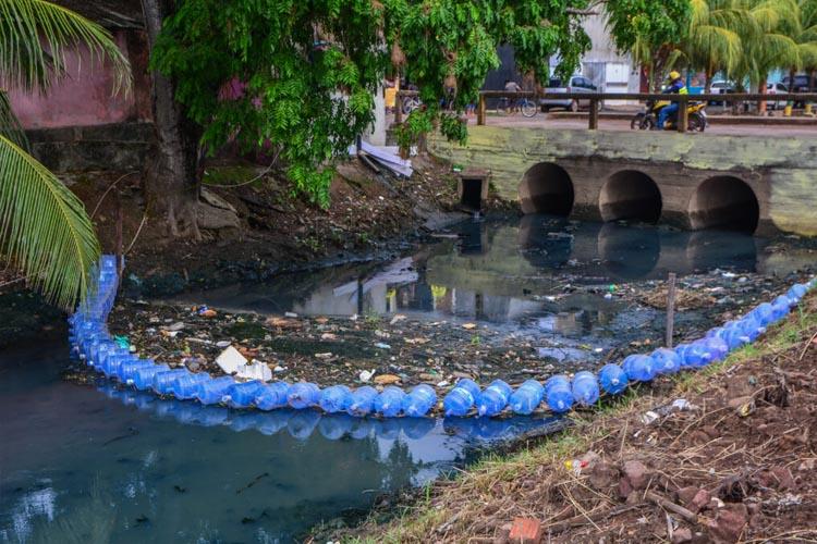 Projeto de eco barreiras ‘Rede do Bem’ intensifica limpeza da cidade