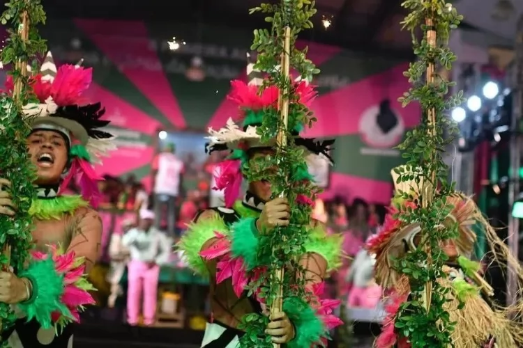 Samba do Amapá ecoa na Sapucaí com enredo da Mangueira sobre a Amazônia Negra