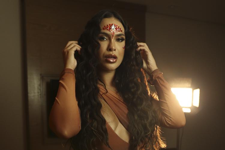 Sarah Andrade mostra bastidores do Carnaval no Rio em documentário íntimo