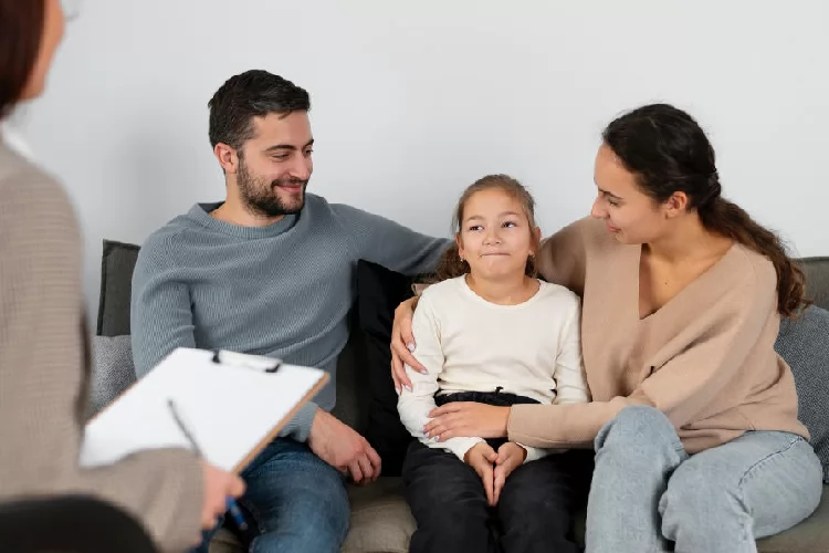 Para especialista, a efetividade do tratamento de crianças neurodivergentes passa, também, pelo cuidado e atenção à saúde mental dos pais