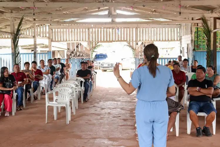 Governo do Amapá debate educação com profissionais e lideranças indígenas de Oiapoque