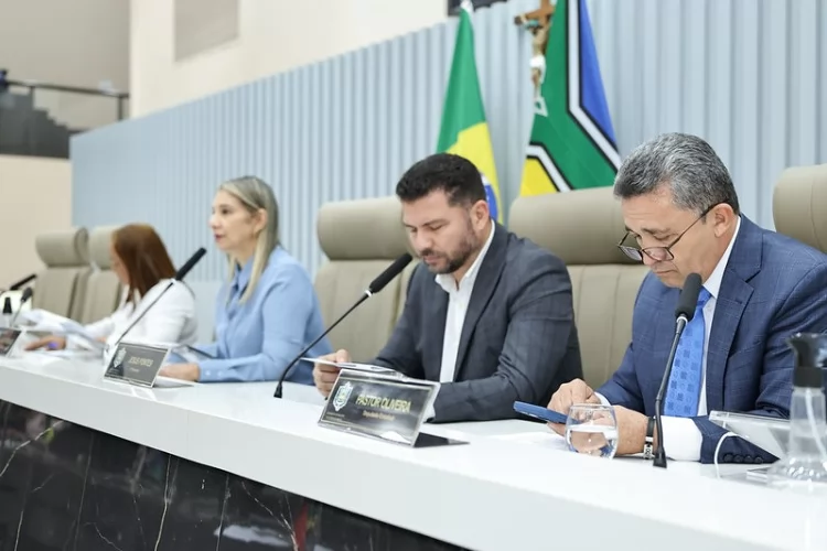 Primeira sessão ordinária da semana traz pauta com mais de 200 processos