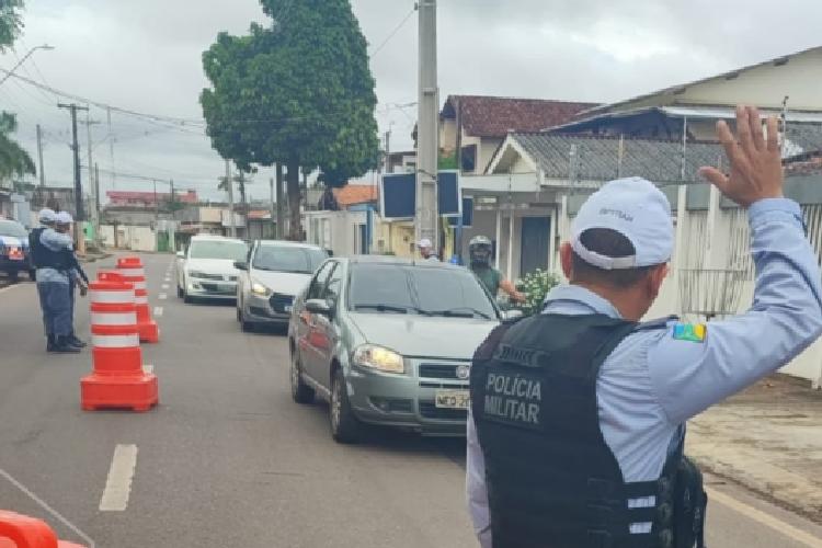 PM realiza blitz em busca de motocicletas com descarga livre, em Macapá