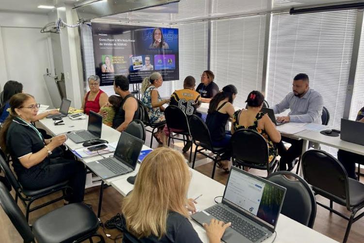 Carreta Empreendedora leva capacitações e orientação empresarial para empreendedores de Calçoene