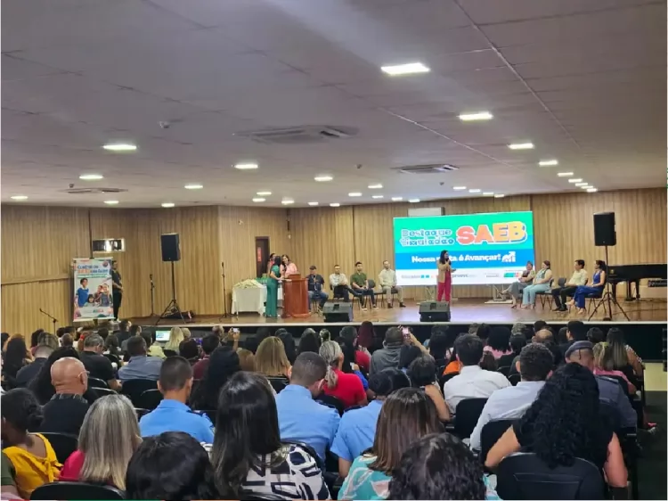Governo do Amapá premia estudantes, gestores e escolas destaque do 