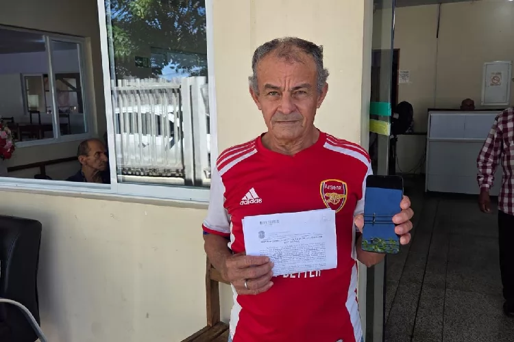 Polícia Civil recupera e entrega celular furtado a idoso em abrigo