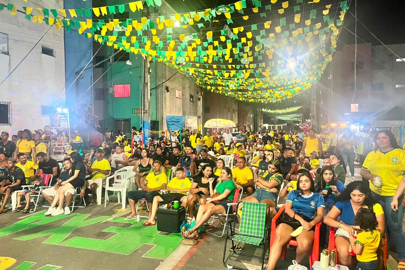 Governo do Amapá leva telões para os cinco habitacionais da Zona Sul de Macapá e torcedores comemoram primeira vitória da seleção na Copa