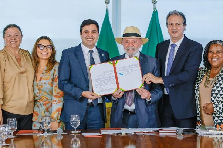 Sancionada lei que proíbe o uso de celular em escolas