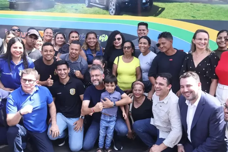 Governador Clécio entrega carreta com centro integrado de comando para fortalecer a segurança pública no Amapá